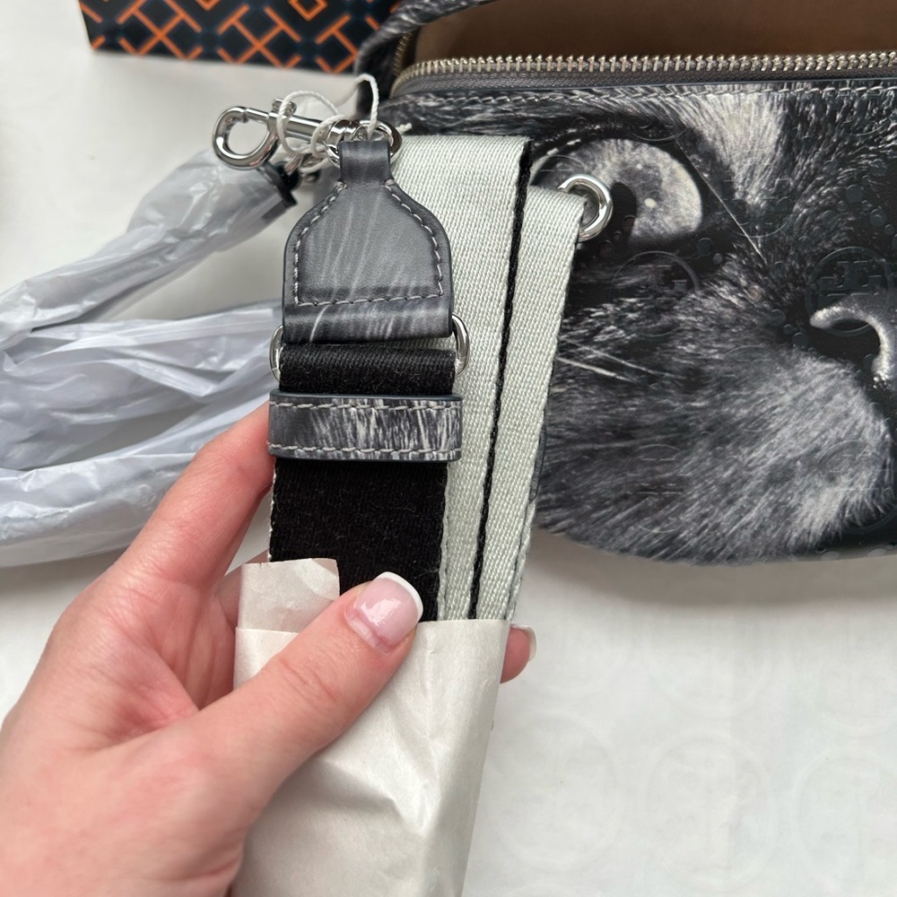 Tory Burch T Monogram Cat Printed Belt Bag Crossbody Bag Gray Cat Portrait - Picture 9 of 10